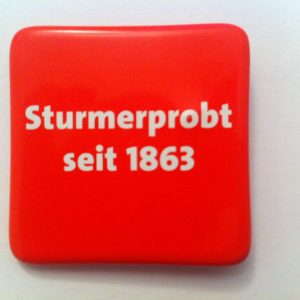 Anstecker: Sturmerprobt seit 1863 auf rotem Grund