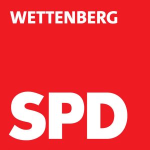 Das Logo der SPD Wettenberg: ein rotes Quadrat, auf dem in weißer Schrift am oberen Rand "Wettenberg" und unten groß "SPD" steht.